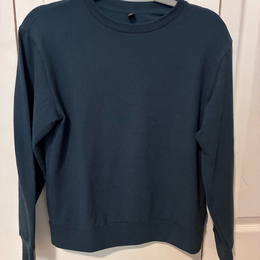 Uniqlo Women’s Deep Blue Green Teal Crewneck Top Long Sleeve